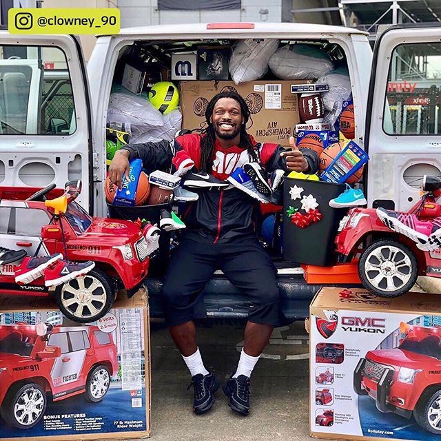 'Thank you Jaguars fans for sending trash cans to NRG! It inspired me to fill them and an entire truck with toys to turn a negative situation into a blessing for some deserving women and children at @MissionOfYahweh  ' -... #turningtrashintotreasure #merrychristmas