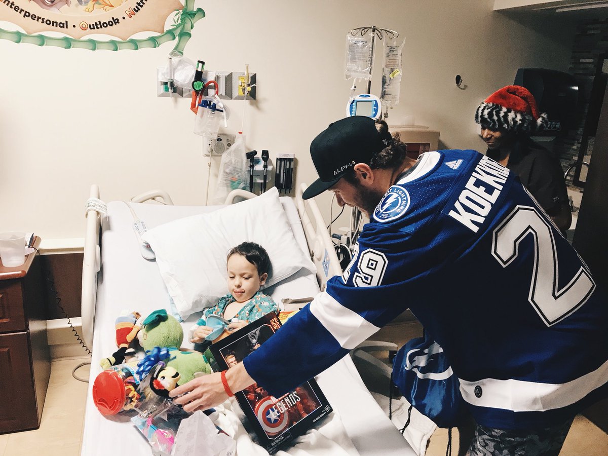 TBLightning's tweet image. Slater spreading some holiday cheer today at @floridahospital. 🎄