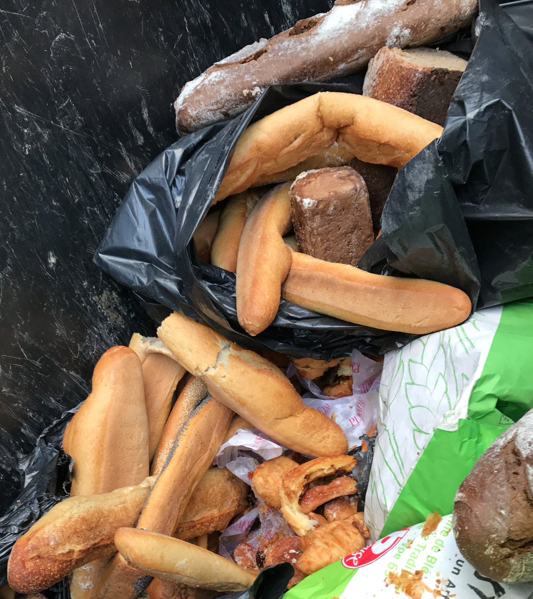 LaurentD2C's tweet photo. @EPhilippePM #EPhilippePM #Monsieur le #Premier #Ministre savez-vous qu'avant #Penser à #Trouver du #Beurre il y des #Milliers de #Francaises et #Francais qui #Cherchent #Simplement de #Quoi #Manger #Chaque #Jour et font les #Poubelles des #Boulangeries ? c'est votre #Vision de la #France ? https://t.co/bLZ0zZ95BB