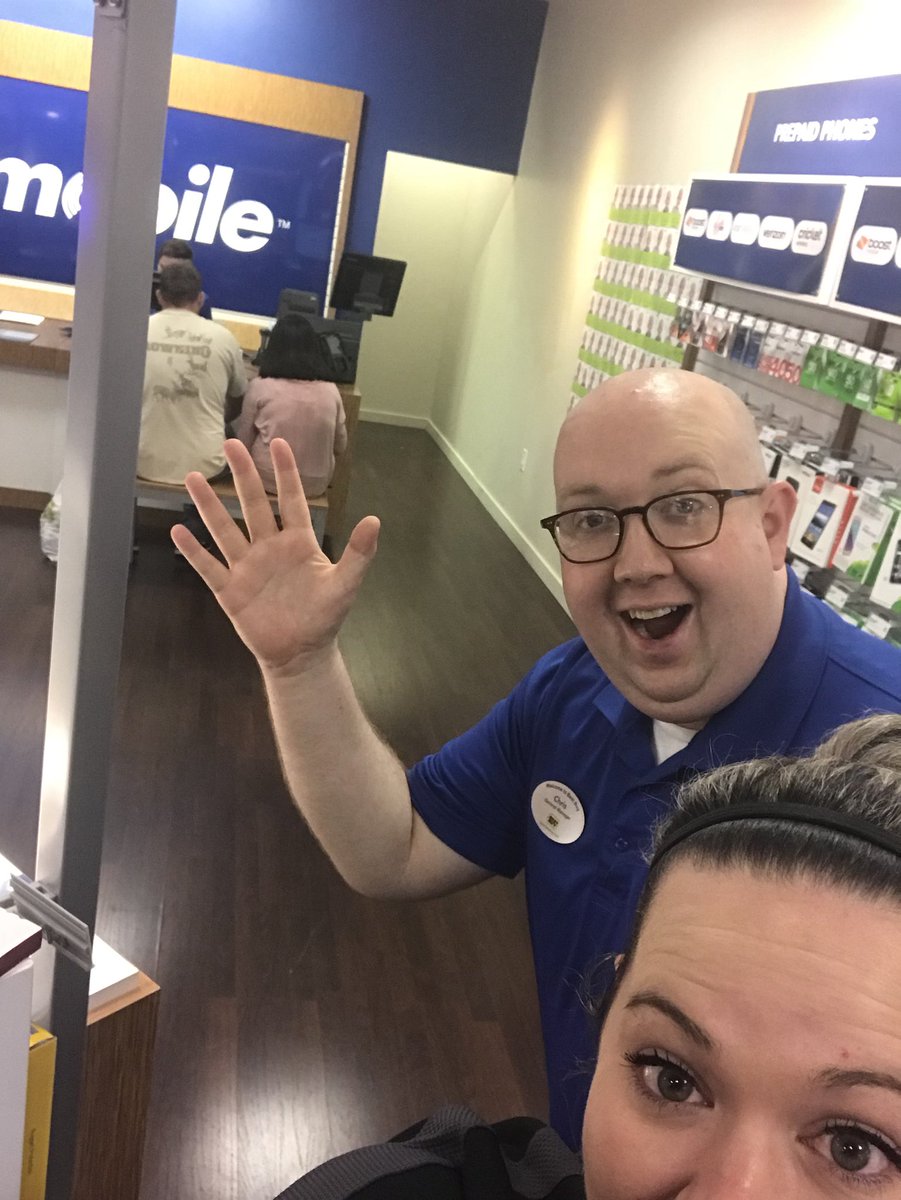 CRodriguez418's tweet photo. This customer says #hellosprint! 2 more new leaving BBY 2934! @martyachi @erinkorski #DirtySantaContest3 https://t.co/St2sJ8KUw7