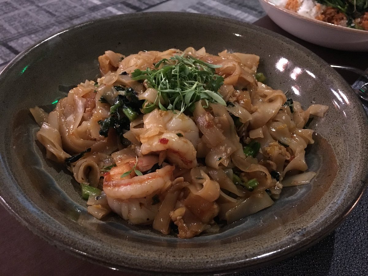 MarlaCimini's tweet photo. Enjoying the spicy &amp; flavorful drunken noodles @unitylaAtHyatt @hyattregency_la — Fantastic in every way! @HyattTweets @hyattregency #HyattRegencyLAX @flyLAXairport https://t.co/1kbKHXyPcs
