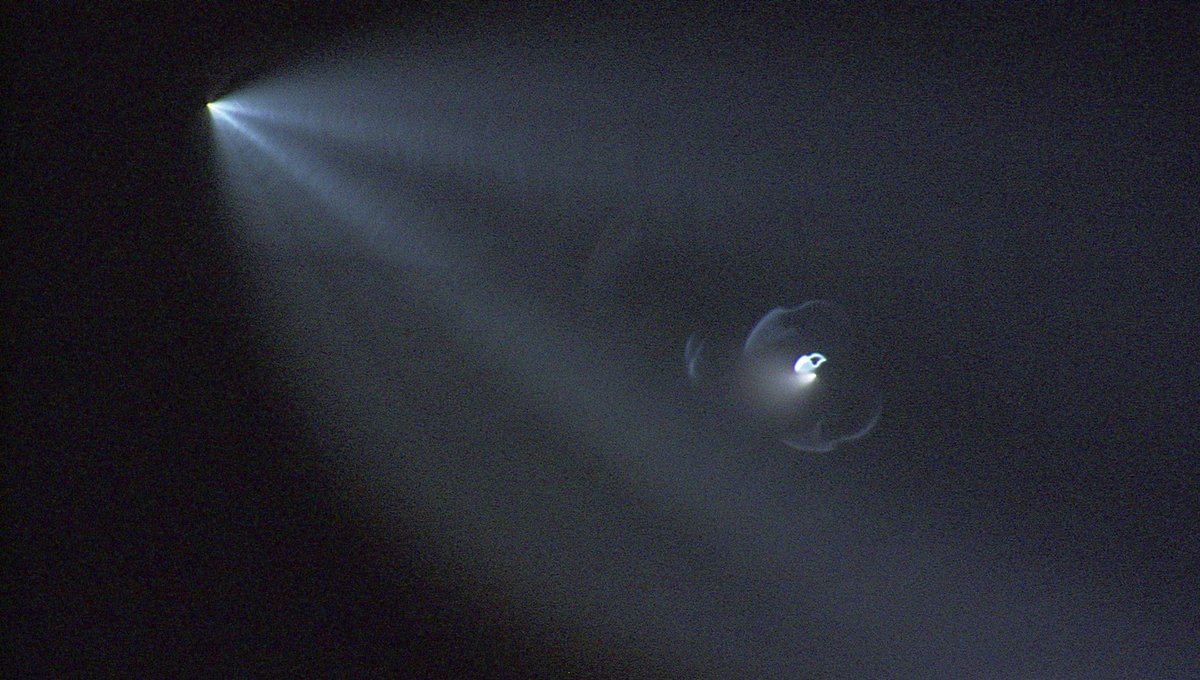 geraldferguson's tweet image. Check out close-up photos from our helicopter video of the #SpaceX rocket launch. WOW! #spacexlaunch