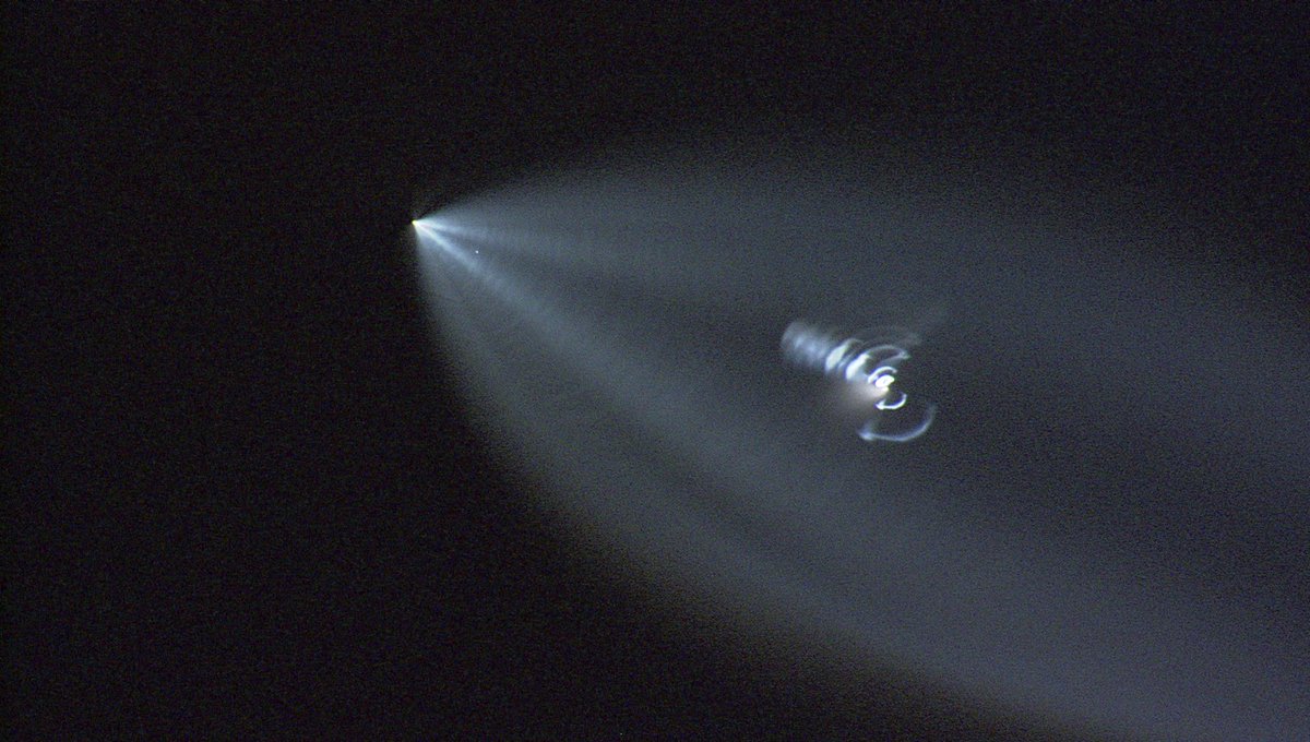 geraldferguson's tweet image. Check out close-up photos from our helicopter video of the #SpaceX rocket launch. WOW! #spacexlaunch