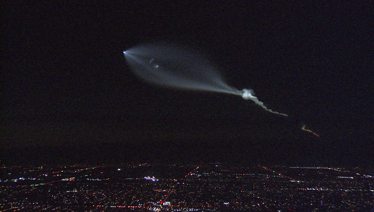 geraldferguson's tweet image. Check out close-up photos from our helicopter video of the #SpaceX rocket launch. WOW! #spacexlaunch