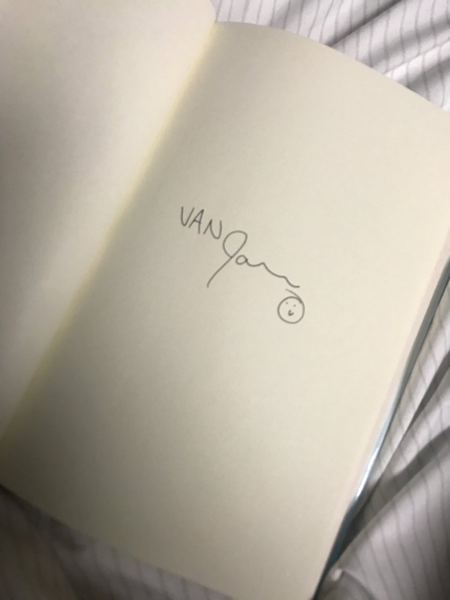 SarahDalyCJ's tweet image. When you had a meaningful (but long) day, finding a signed copy of @VanJones68 ‘s book that you ordered waiting on your step is like hitting the lottery. Can’t wait to use it for discussion in my class next semester! #professorlife #nerdfangirl