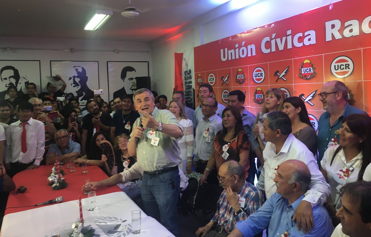 vickylunaok's tweet photo. “Esta etapa se viene con mucho trabajo. El año #2018 hay que esforzarse mucho más para la gente, para #Jujuy . Estamos haciendo un gran gobierno y necesita consolidarse.” @MoralesGerardo1 https://t.co/tme5DXxD7N