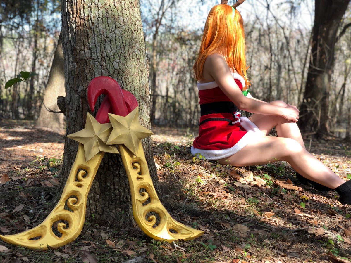 AriShaeCosplay's tweet photo. More Slay Belle Katarina! Just started prop building so her blades were quite the adventure. I love Christmas-themed cosplays though so I'll probably be posting a few more. :)
#LeagueOfLegends #LeagueOfLegendsCosplay #SlayBelleKatarina #KatarinaCosplay #MerryChristmas #LolCosplay https://t.co/Ve1vdjdmx5