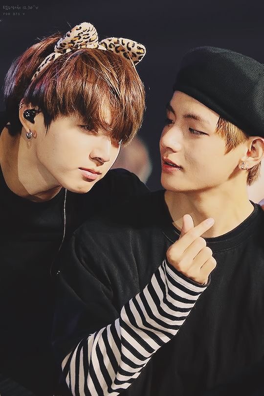heyyyjude10's tweet photo. #VAppreciation #TaeKook #VKook #PartDos #TheBabies #TheySoCute #BoyfriendMaterial #IJustWantToCuddle #Jungkook #Taehyung https://t.co/lvw1JLgmTS