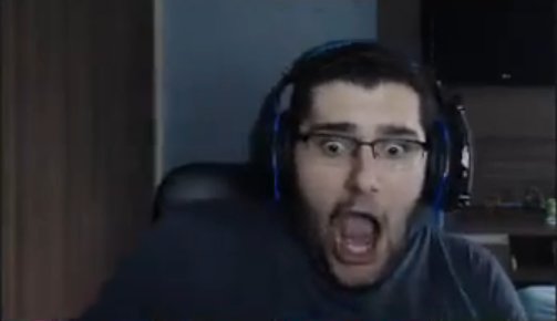 BatataReal's tweet photo. uma foto em qualidade ruim para mostrar como amo jogar jogos de terror https://t.co/Xhk5Bmx2iH