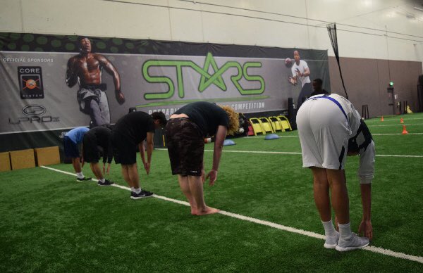 SoCal_esports's tweet photo. At @Stars_Socal we train #eSport athletes. With our #STARSGaming Training System. We want to encourage a healthier lifestyle in order to enhance our athletes gaming ability. #eSportfitness #eSportHealth #eSportnutrition #Workouts #overwatch #LeagueOfLegends https://t.co/PupowYMAqc