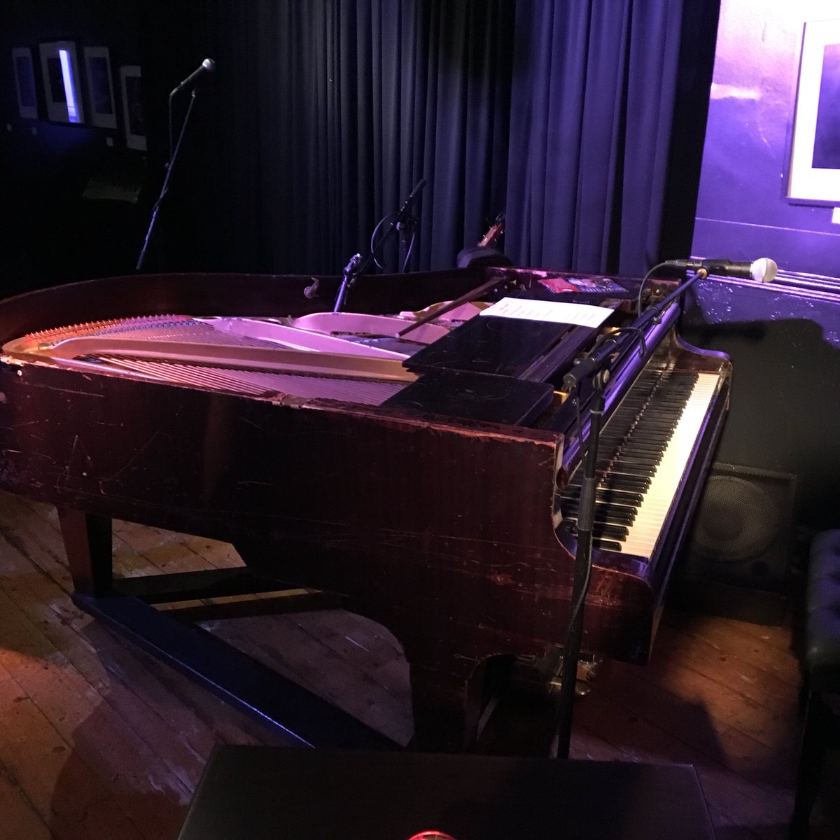 Andyreaus's tweet photo. @ianshawjazz Ian Shaw Jazz ELF magics up creative new songs performed with musical excellence, vocal mastery intelligent humour and flare to packed Lounge at the Cinnamon Club gig last night Friday 23/12/17 Bowden, Altrincham, England @cinnamonclub https://t.co/ExjyFAQur7