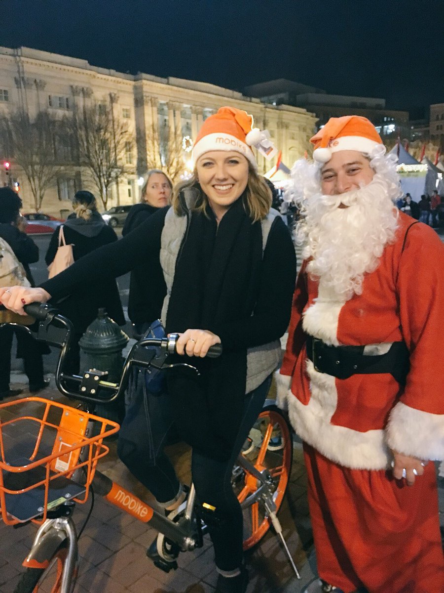 kruffe's tweet photo. Free bikes for a year is worth the awkward corner santa pic💁🏼‍♀️ #MobikeSanta @Mobike https://t.co/5KOfYcoiuh