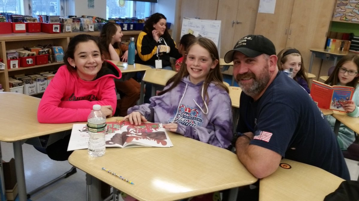 AlgerJenn's tweet photo. More family and friends #BeWES #mpslearns https://t.co/1VJwziqGuy