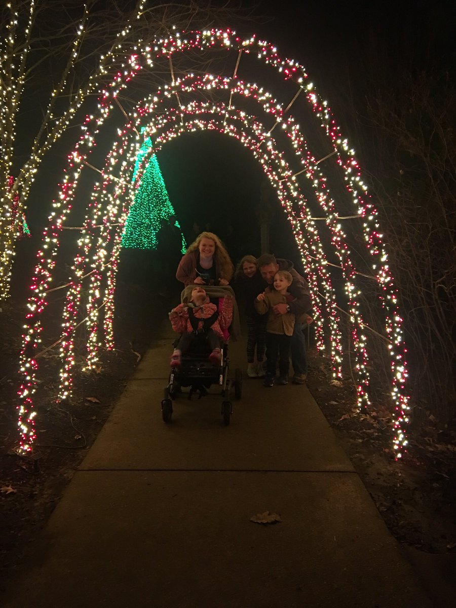 JennyCioto's tweet photo. We had some great family time at #cheekwoodlights We are so appreciative of them partnering with #wondedwarriorproject so that we were able to go. #momlife #warriormoms #ciotocircus https://t.co/R8LNMBfiFV