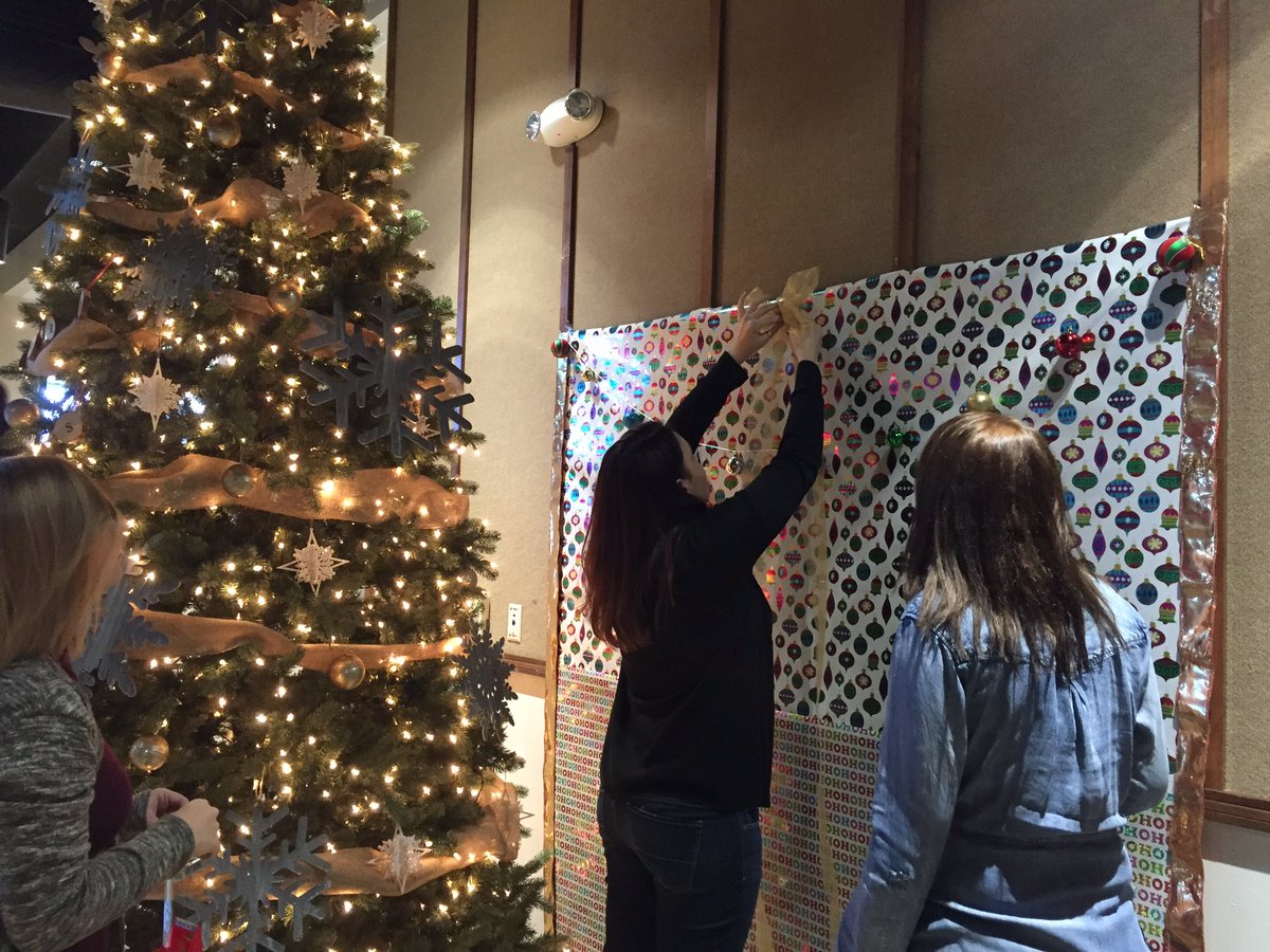AXiDThetaLambda's tweet photo. Our sisters loved volunteering as Santa's helpers at the Arrow Child & Family Ministries' Holiday Party!
#AlphaXi #WhyAlphaXi #GoAlphaXi #GreekLife #BeSouthwestern https://t.co/wu6kAHGpF9