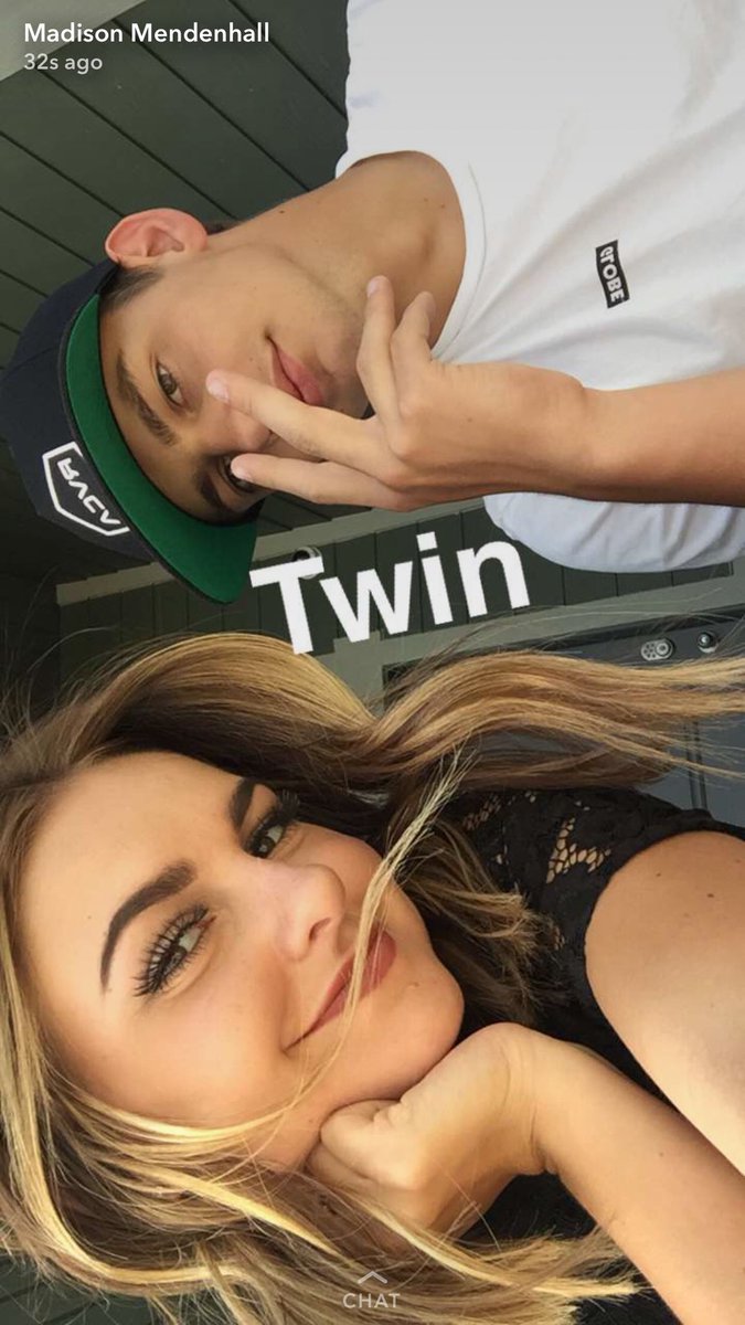 Braiden916's tweet photo. HAPPY BIRTHDAY TO THE BEST SISTER AROUND🎉🎊🎁 https://t.co/azCRNiYVkc