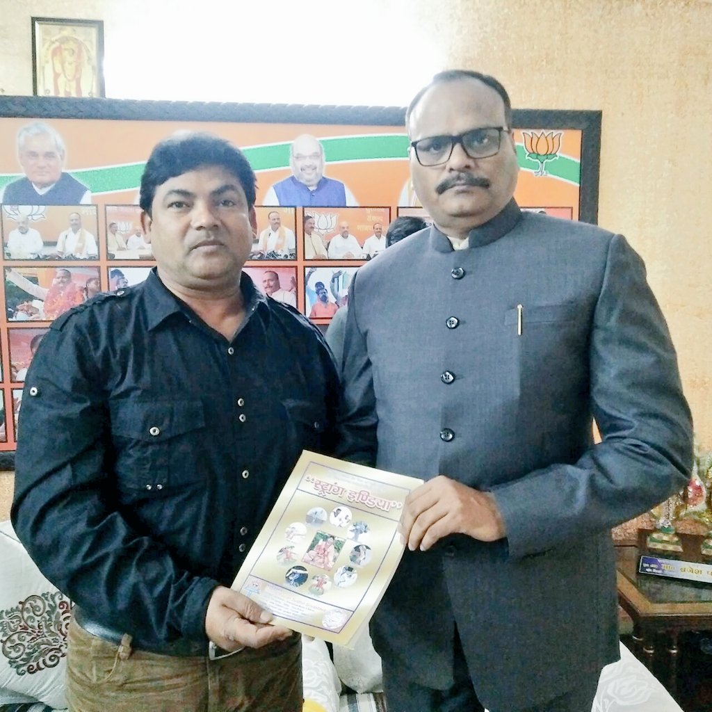 tyasportindia's tweet photo. Grandmaster Sudhir Sir meet Mr Brijesh pathak Minister of Law and Justice (u.p) represented our Book "strong India" @GSudhirji @myogiadityanath @narendramodi @VkTandav @BJP4Delhi https://t.co/teJKvZNQjQ