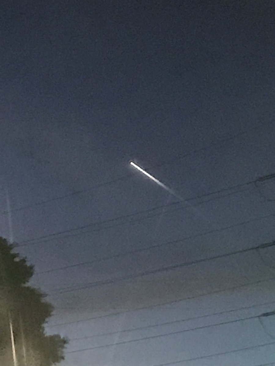 jerryfmoss's tweet photo. Missle launch Seen from San Fernando Valley.
#abc7eyewitness https://t.co/AsYsGKBRnd