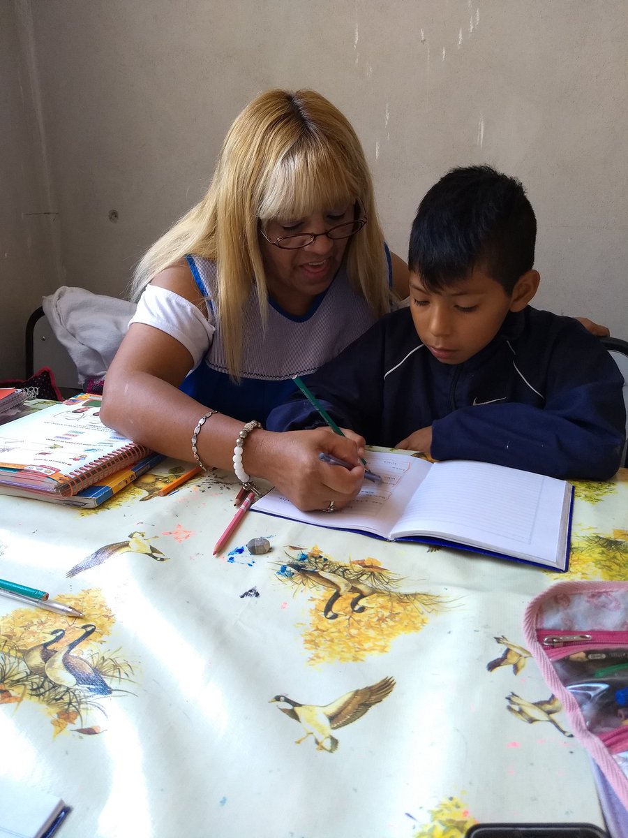 #EducaciónSalta2018 CAI 4, les desea lo mejor en estascfiestas. CMP.<a href="/patriciapinasco/">Patricia Pinasco</a>