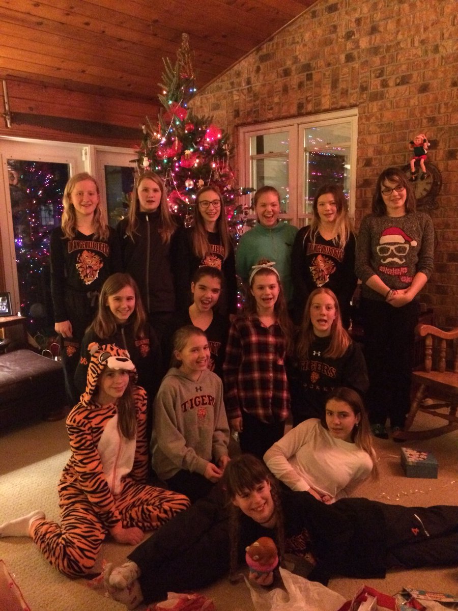TigersPeeweeB's tweet photo. The Tigers would like to wish everyone a very Merry Christmas. #ourtribe #happyholidays https://t.co/tcy2Fm3pD0