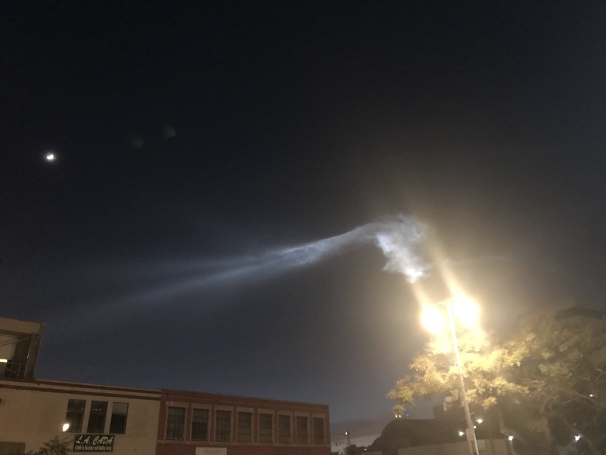 dtanigaki's tweet image. Unknown object left mysterious cloud.  #unknownobject #breakingnews #LosAngeles