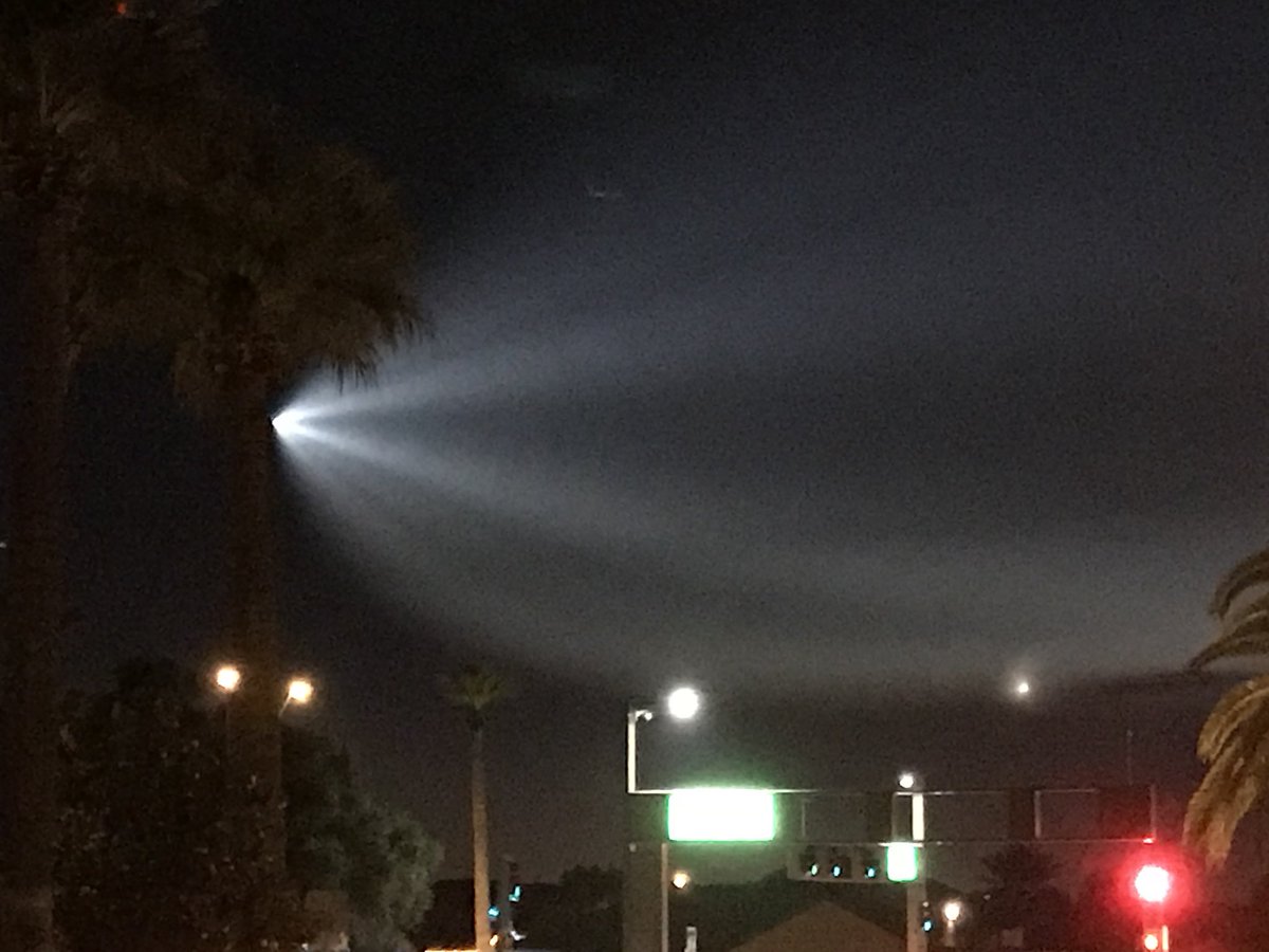 ohcanadatweet's tweet photo. We took these pics, what is going in West #Phoenix #lightsoverphoenix @FOX10Phoenix @abc15 #arizona https://t.co/yNfwCXcOKx