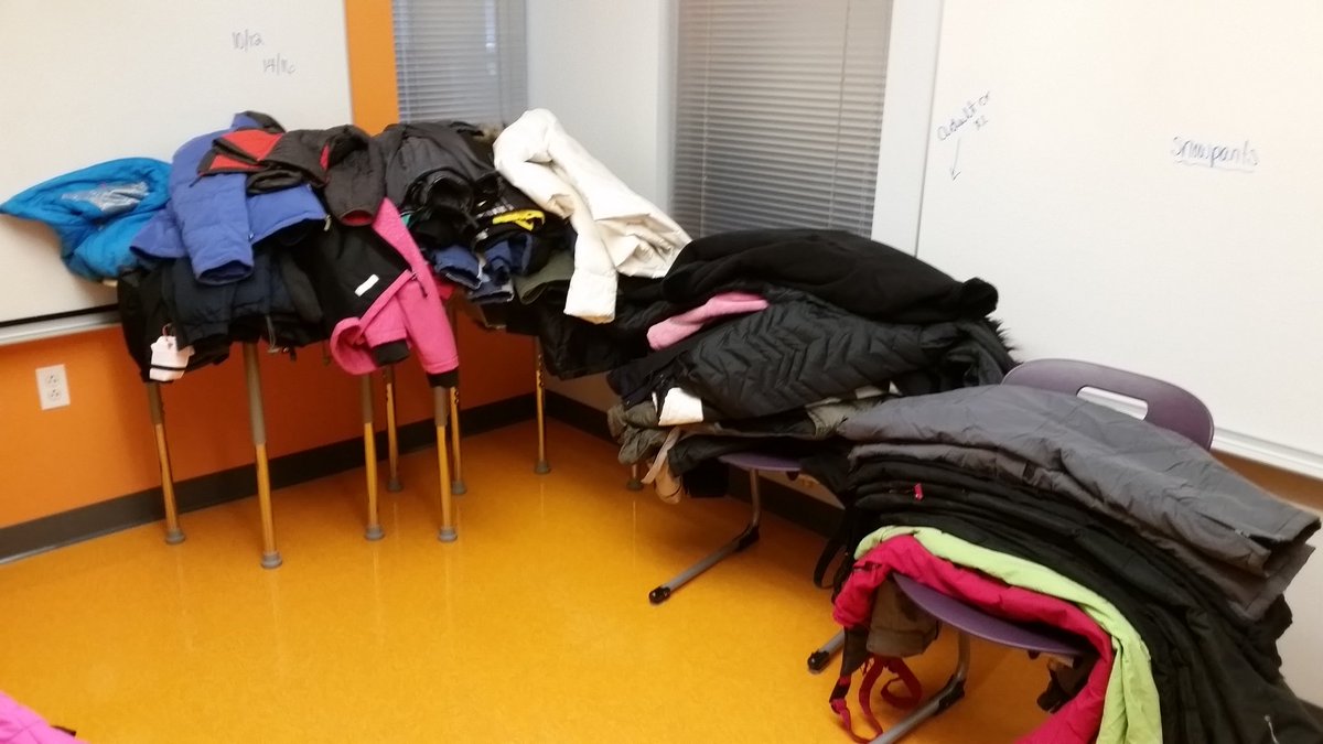 AlgerJenn's tweet photo. Woodland families, Thank you for all of your generosity! Over 100 coats, 12 pairs of snow pants and lots of warm tops donated! #bewarm #BeWES #MPSLearns https://t.co/Xe69N0Qz4C