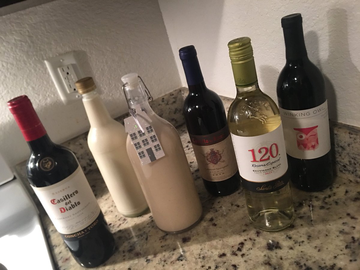 ColebrookEyez's tweet photo. Blessed &amp; grateful... gifts from students, parents &amp; staff! Thanks so much!!! #twoWeeks2GetLitt😂🔥🍸 #wasGonnaTagMyPrincipal😂 #iTry2Behave🤦🏾‍♀️ #Not! #sheWouldKillMe #Lol #mySchoolRocks #CPE https://t.co/NOzBDWoBGS