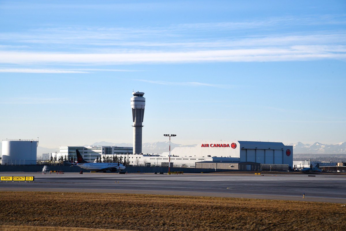 DucklowT's tweet photo. Working the best job to have the chance for beauty shots (without the snow) like this with @AirCanada First 737 MAX to @FlyYYC last week. #aviationlove https://t.co/i3CzwAXvnK
