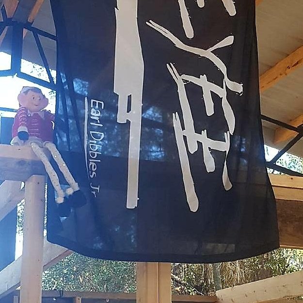 trailmaster88's tweet photo. Elf Nicky got off the shelf and climbed the barn rafters to represent @YeeYeeNationFC @EarlDibblesJr @GrangerSmith https://t.co/FUEii02kC7
