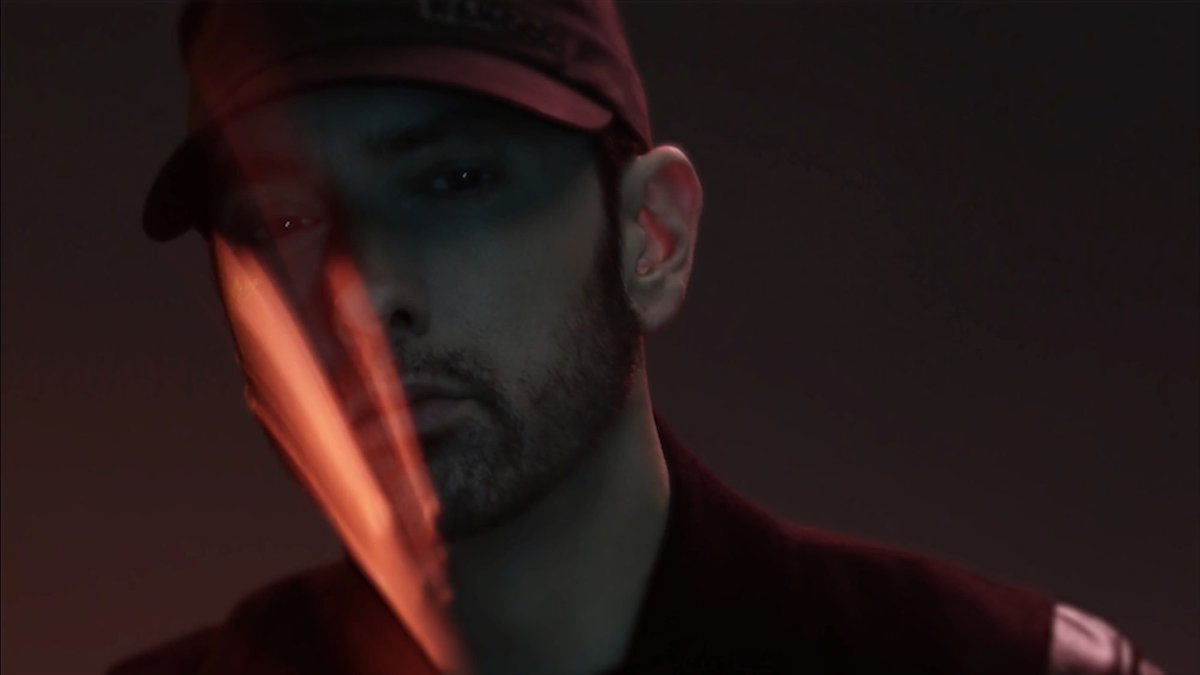 MusicNewsRumor's tweet photo. .@Eminem appears on the cover of @Complex Magazine's latest issue. Watch his interview and read his cover story here: https://t.co/PyAxQ8aRCh #EminemGetsComplex #Revival https://t.co/nCaC8MiUaV