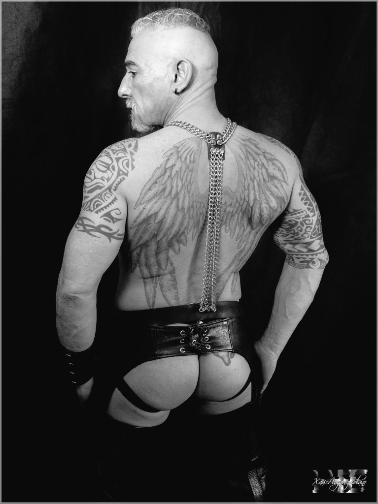xavixvs's tweet photo. How to introduce my #xvsmodel @jormax_69 soon here on Twitter and now at https://t.co/X1vpGcrGAR #fashion #blog #photo #fetish #fashionblogger https://t.co/wMAThj8dIU