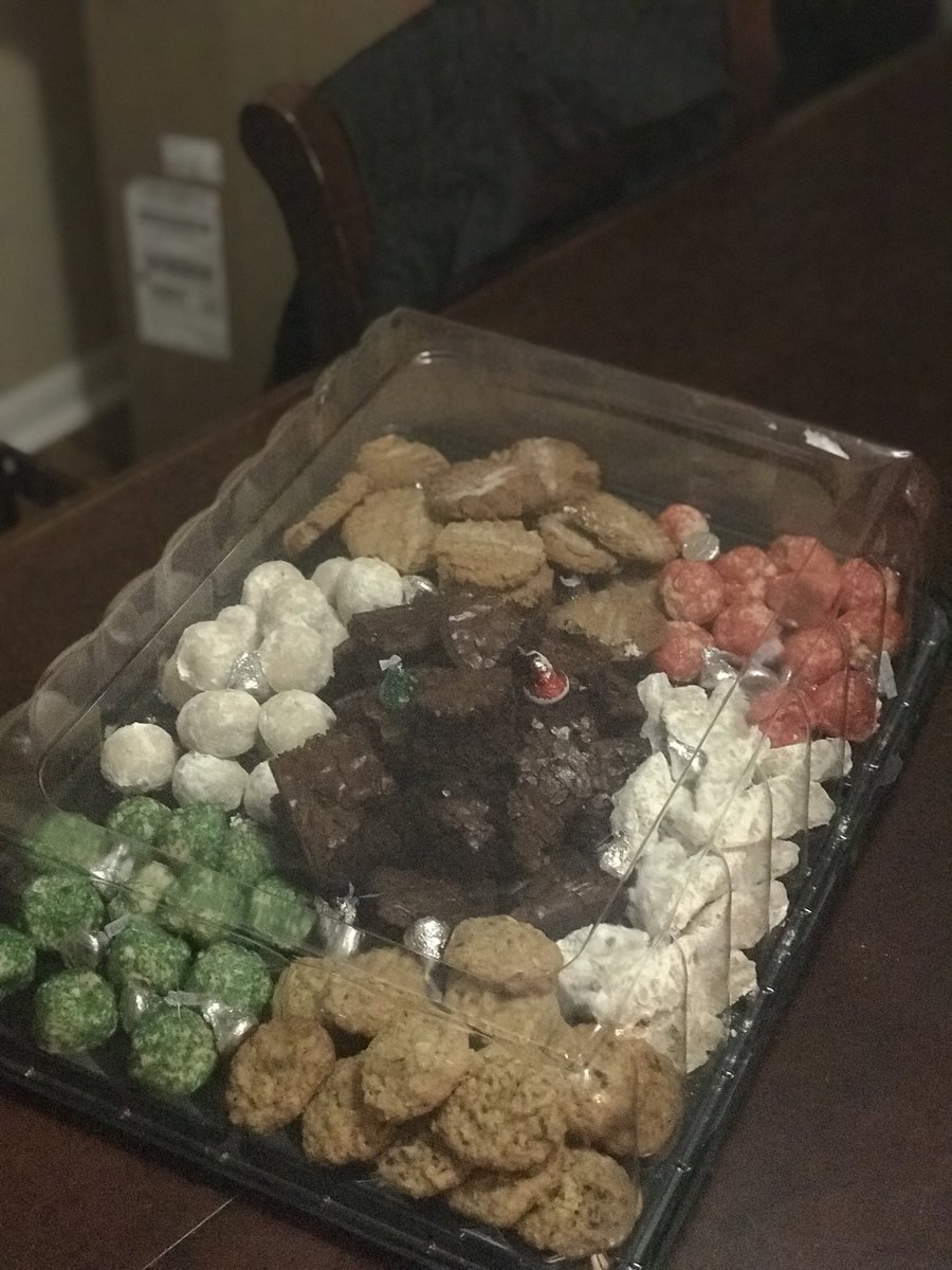 JMiodynski's tweet photo. Sweets for my Sweets to bring to work and share with his staff!! #busybaking #somuchmoretobake #makingmemorieswithmom https://t.co/ooOxsOLgIU