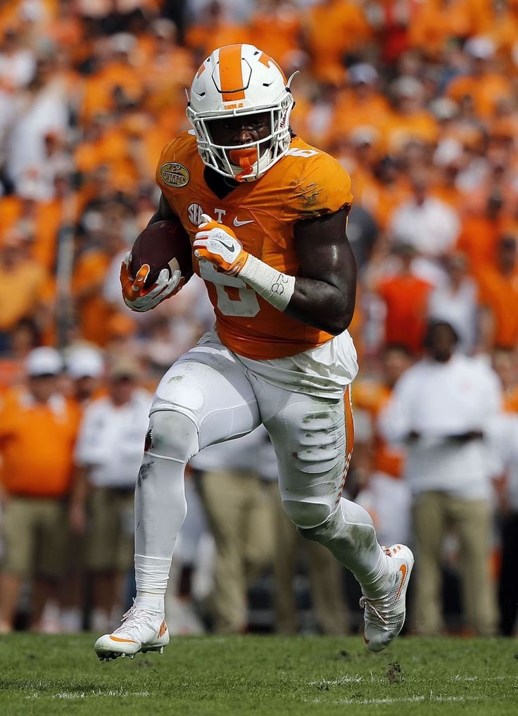 tavionthomas937's tweet photo. Just receive an Scholarship from the  University    OF Tennessee 🍊🍊🏈 https://t.co/eyN5NI8mTK
