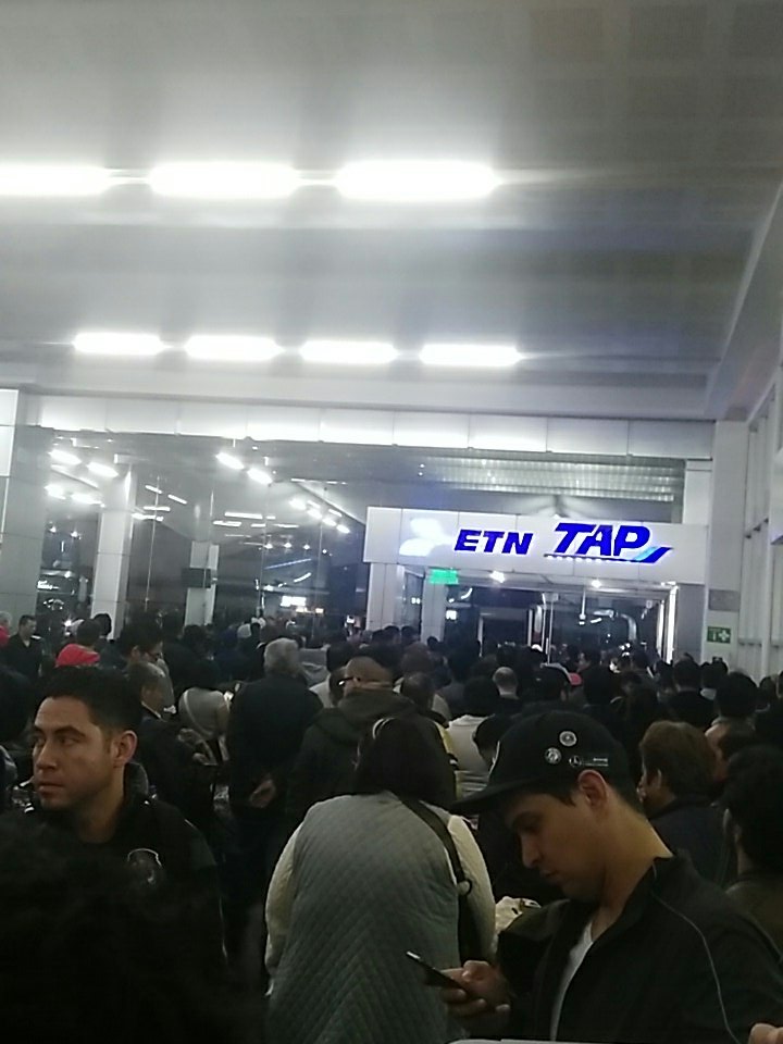 ces_partida's tweet photo. Pesimo servicio de @ETNTURISTAR  dos horas de retraso esperando autobús en la terminal del norte de la CDMX... tristísimo. https://t.co/Gm0M2Wj5JL