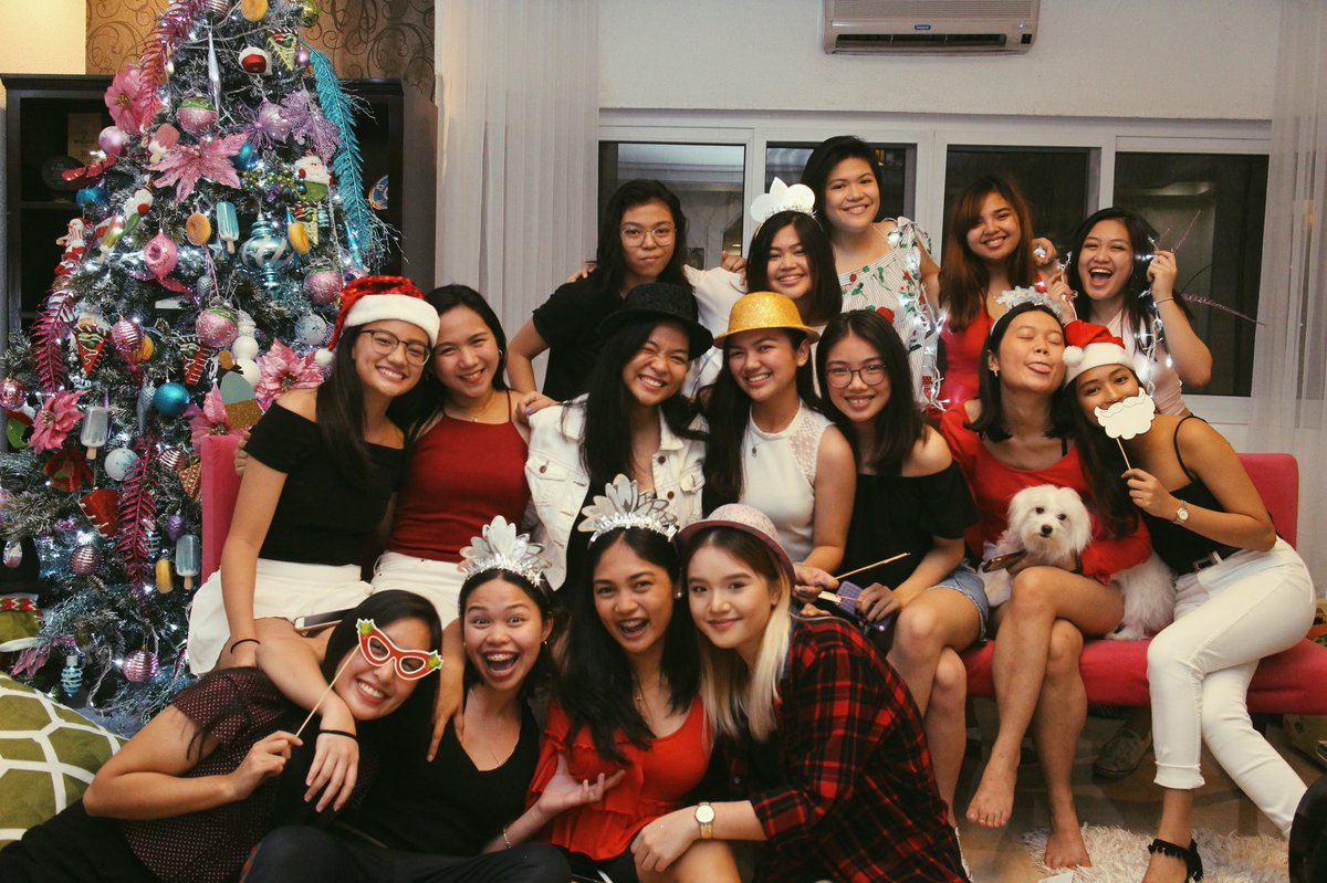 TwoTwo1314's tweet photo. Home for the past five years 🎄❤️ Merry Christmas! https://t.co/uPgwNPXHqy