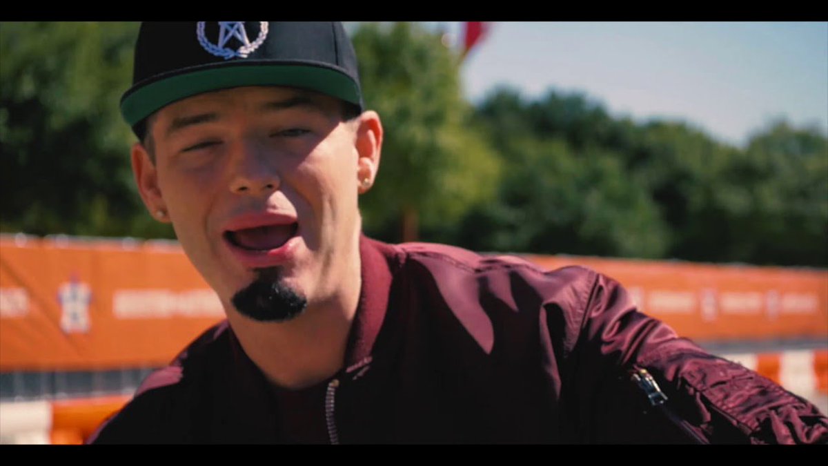 Check this out: AMONEYMUZIC ft. Paul Wall, Eskimo &amp; Sauce Walka – Chase (Exclusive Music Video): <a href="/AMONEYMUZIC/">MOVEMEANCLOTHING</a> x <a href="/paulwallbaby/">Paul Wall - The Great Wall</a> x Eskimo x <a href="/Sauce_Walka102/">Drip GOD 💧</a> bring us the video to “Chase” produced by Purple K Beats. Directed by Wokstar Filmz. From California… thizzler.com/blog/2017/12/1…