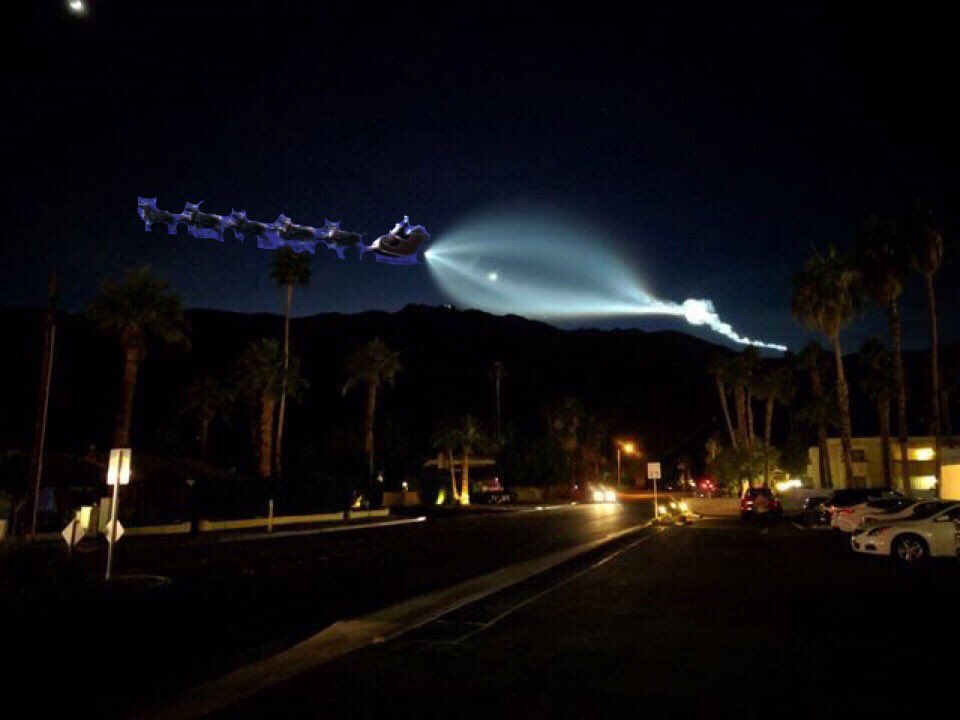 zirco33's tweet photo. Santa’s gone full electric. #santaX #reindeer9 @elonmusk #spacexlaunch https://t.co/t5XiycAc2z