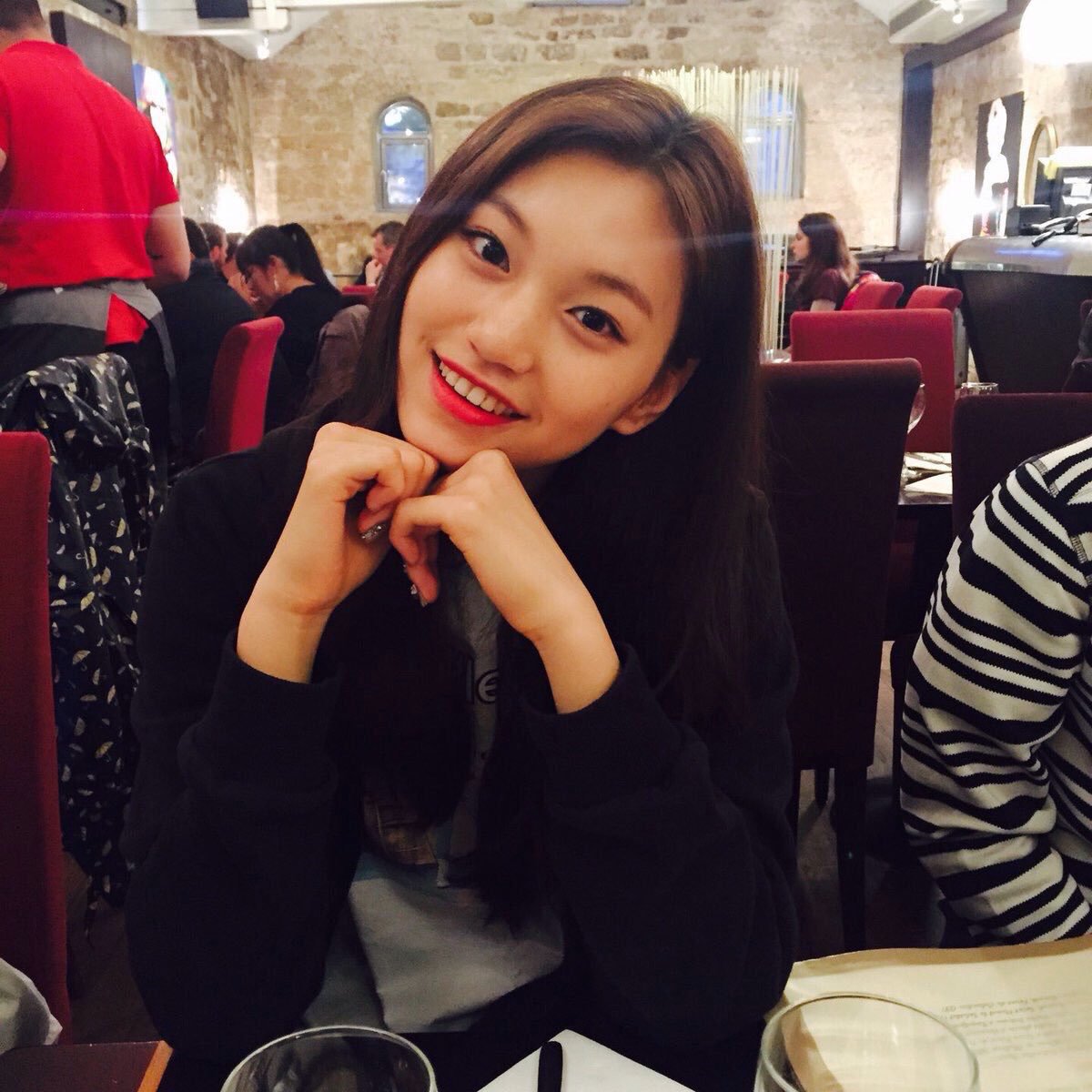 kpopgfmaterial's tweet photo. doyeon • ioi (former member); weki meki https://t.co/ormvQ2Z6pF
