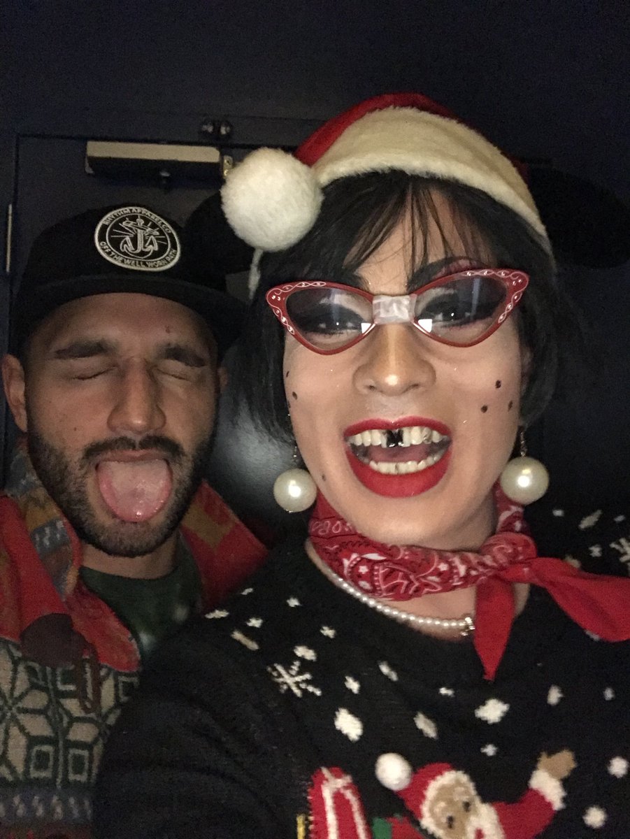 debbiefoxdrag's tweet photo. Wednesday night shenanigans w/ friends! #Nerd #GapTooth #CrazyAunt #Holiday #Christmas #DebbieFox #Foxtails #BoystownsSweetheart #PinUpOfHalsted #ChicagosMouseketeer #Chicago #Boystown #Nightlife #Halsted #Pinup #ClubKid #Drag #DragQueen #Instadrag #Gay #Instagay #Makeup #Hair https://t.co/19bm7AOAB1