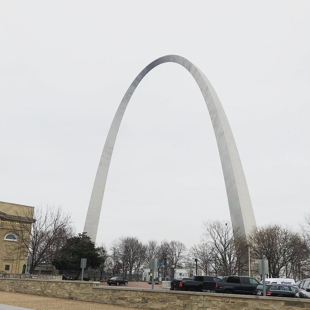 We hit the road today to spend a few jolly holly days with our family before heading west and settling down in our new home. We said our goodbyes and my heart was bursting with gratitude for how much this city has given us. Ben told me once that St Louis… ift.tt/2C1RnQM