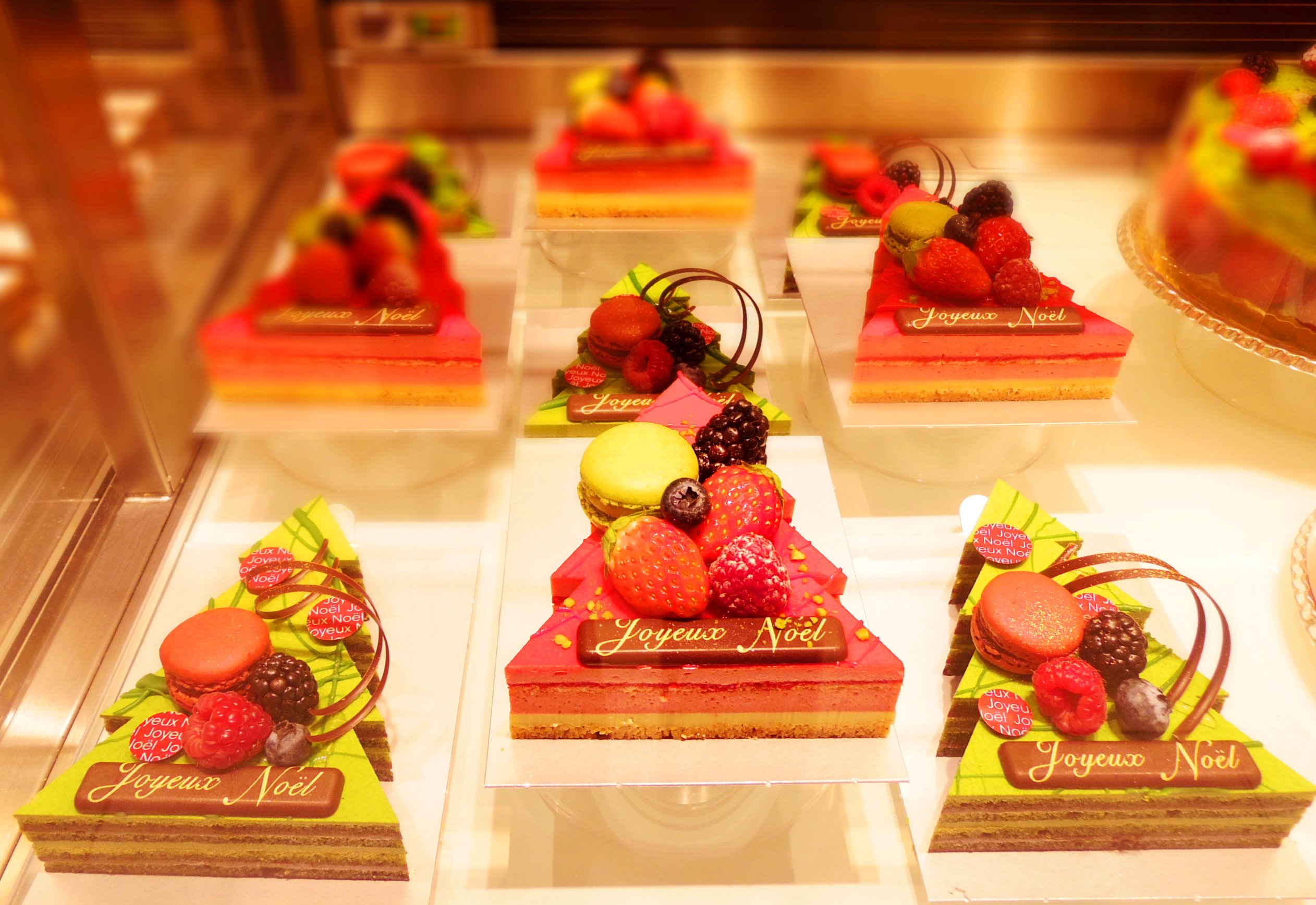 توییتر 伊勢丹グルメ Isetan در توییتر カフェ エ シュクレではクリスマスの素敵なケーキを展開中 本館地下1階 25日 月 まで パティスリー サダハル アオキ パリ 伊勢丹新宿店 クリスマスケーキ パティスリー サダハル アオキ パリ T Co