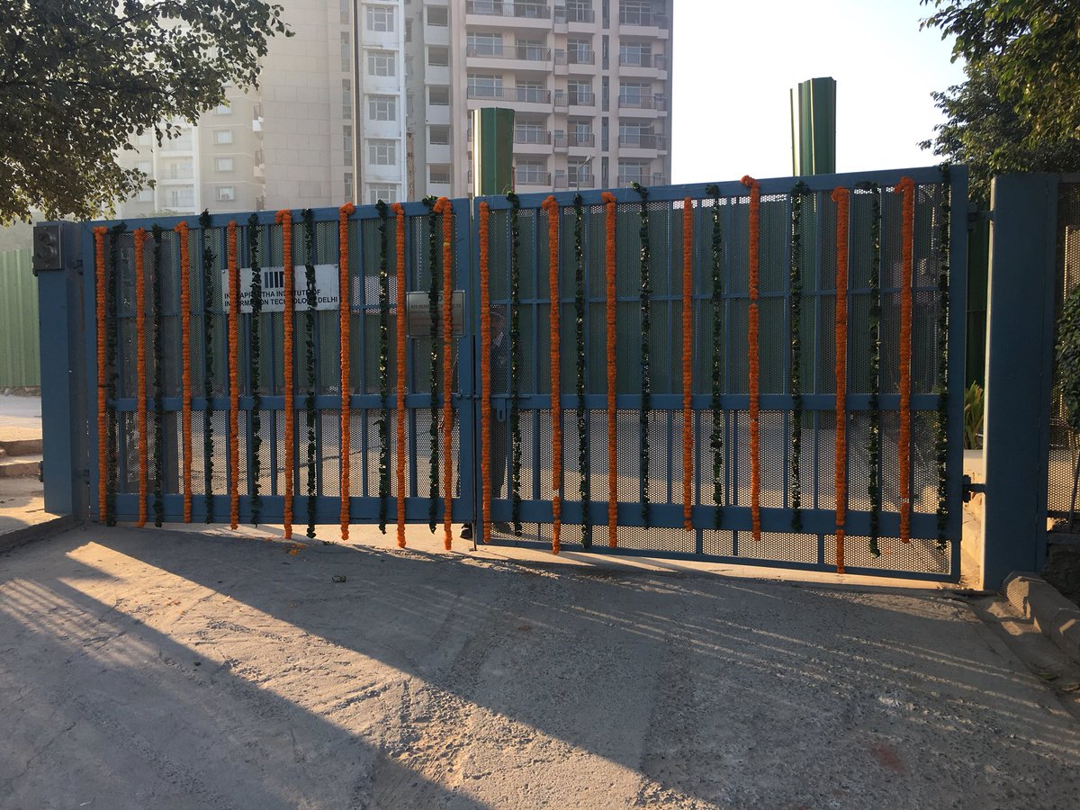 ponguru's tweet image. #IIITDConvocation #SixthConvocation #classof2017 @IIITDelhi #DeanGiri