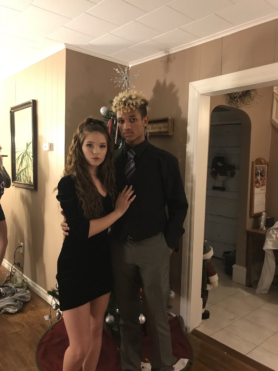 OnenTheArtist's tweet photo. I was on two different levels last night made evident by these pictures #formal2k17 https://t.co/HRI8gvNyPj