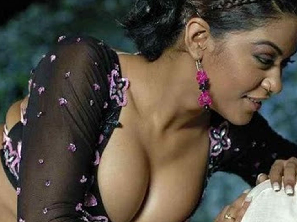 Indian Actress Mumaith Khan Boobs Sexy Song Indian Sex Pics