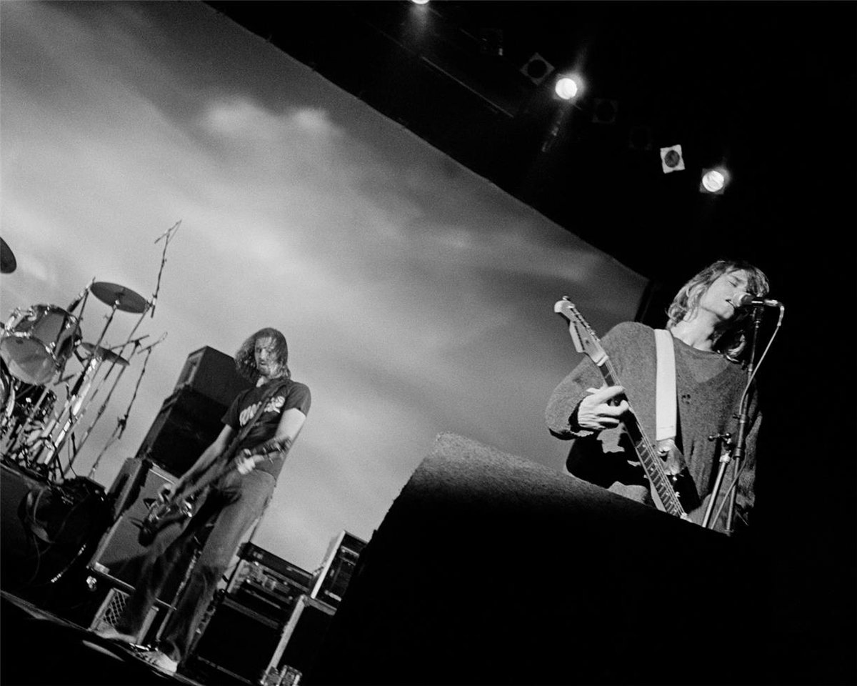 crockpics's tweet photo. Nirvana performing in Seattle, 1991 https://t.co/GCV8PEEx7Q