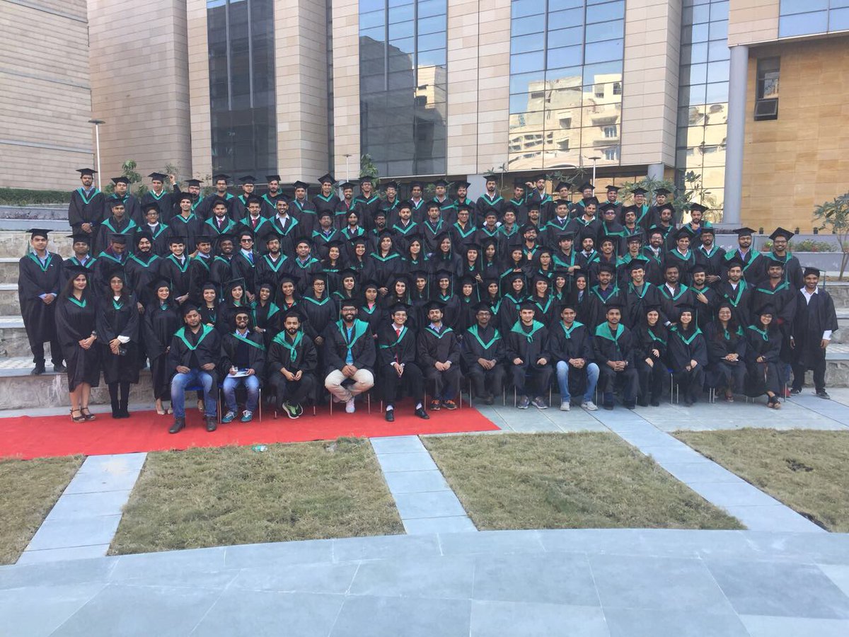 ponguru's tweet image. Entire graduating batch. Wonderful to see them all together! #IIITDConvocation #SixthConvocation #classof2017 @IIITDelhi \c @AhujaSheetu