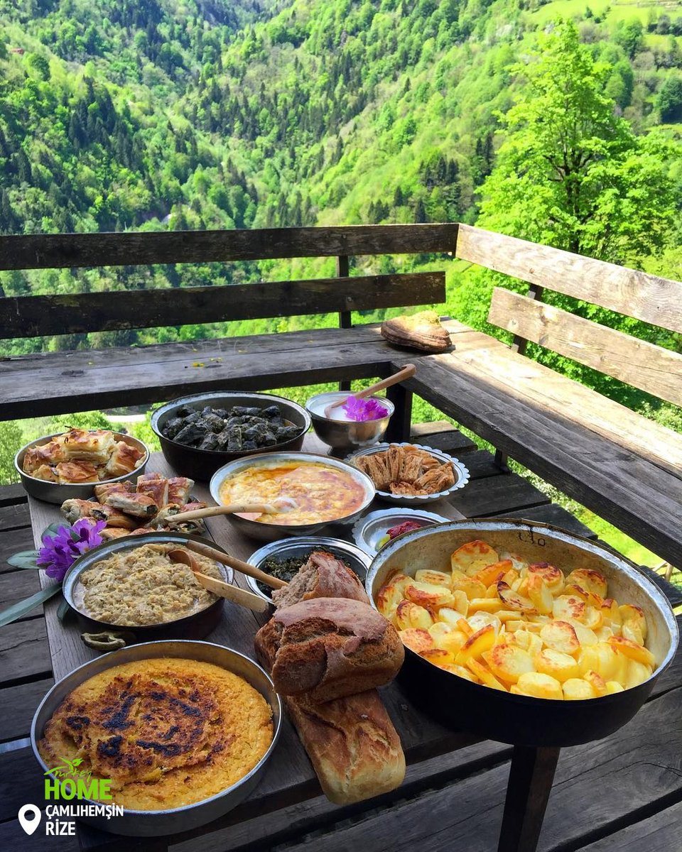 "Feeling hungry? 😍

📷:oguzyenihayat/IG

#Turkey #Homeof #TurkishCuisine
#Rize
#Camlihemsin