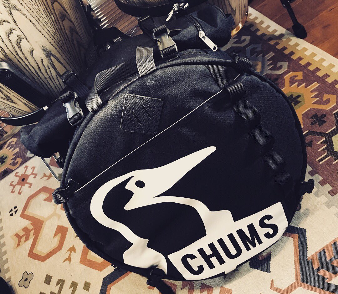 horichan914's tweet photo. 今更ながらスネアリュック買った！
スティックケース付きなのが嬉しい。

これでチャリも安心や。。。

アウトドアブランドなので鍋とトングもはいります。

#chums #snarecase https://t.co/vgUC6h6L1p
