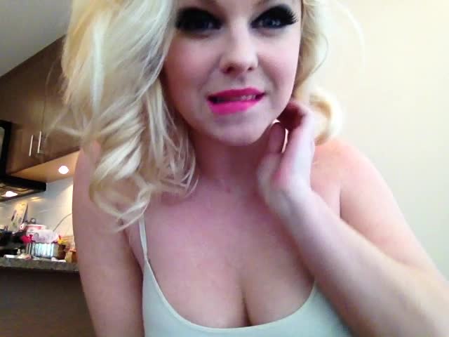 PamHanderson's tweet photo. Thank you for buying! Pie Sandwich. Get yours here https://t.co/nVYVDZ0w0I @manyvids #MVSales https://t.co/veDvTyqe5v